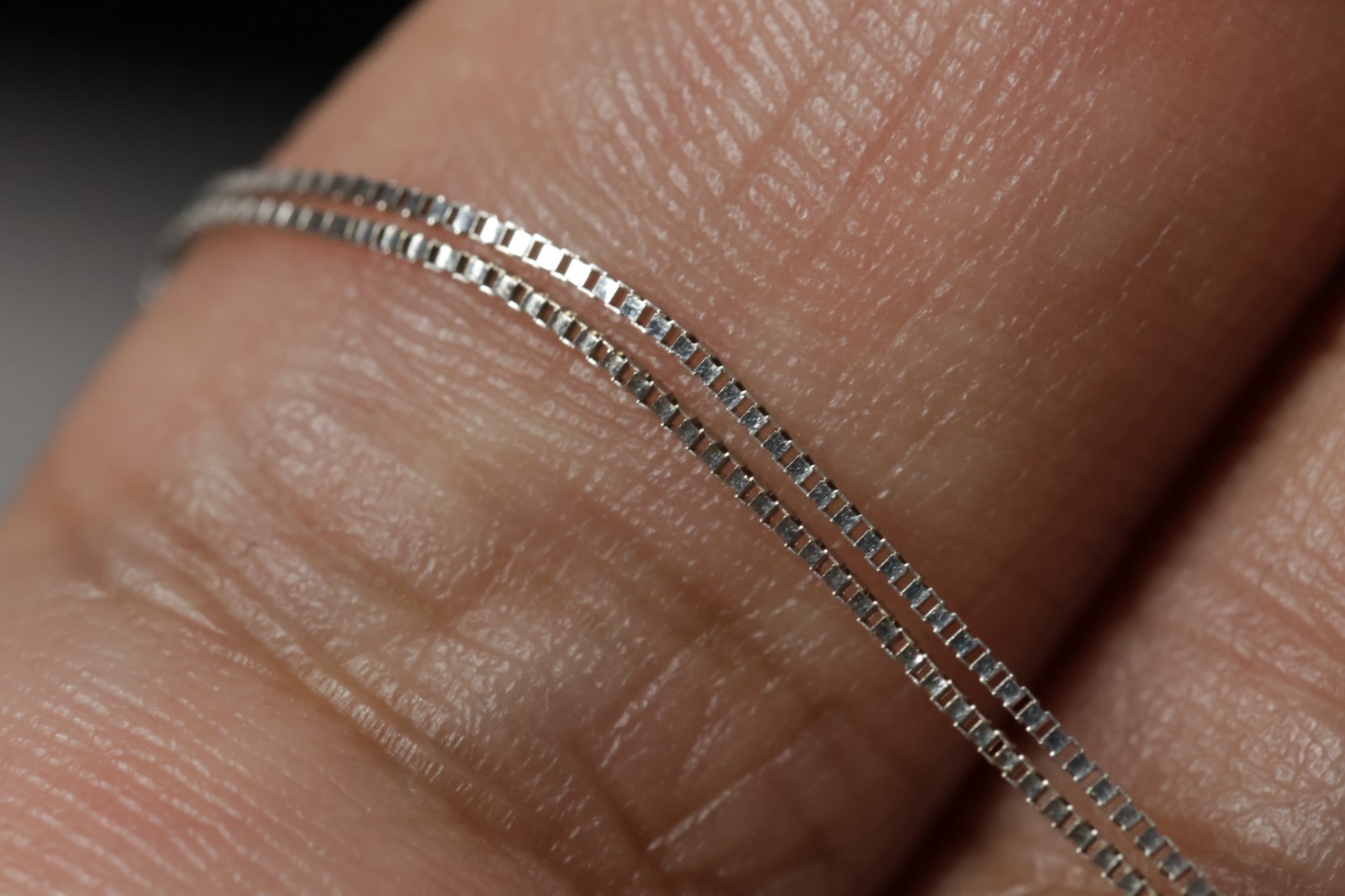 20in 14K White Gold 0.50mm Box Chain Necklace – 1.00 grams Excellent Condition