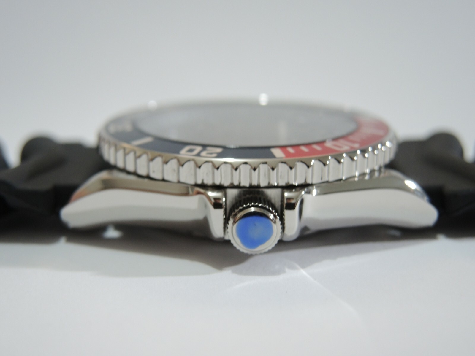 NEW STAINLESS CASE,CROWN,DIAL,HANDS,STRAP LARGE DIVERS 10BAR SKX032 (7S26-0040)