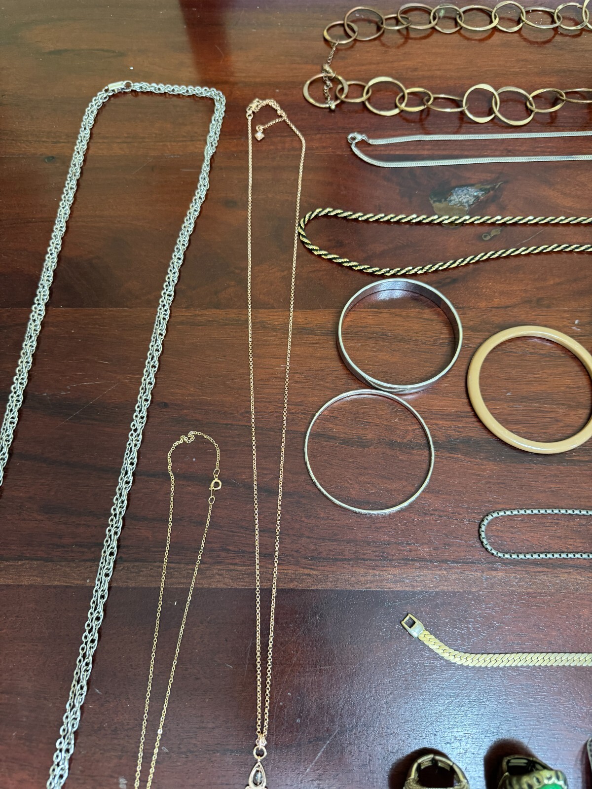 MIXED JEWLERY LOT – EARRINGS, RINGS, BRACELETS, NECKLACES, PINS- MORE
