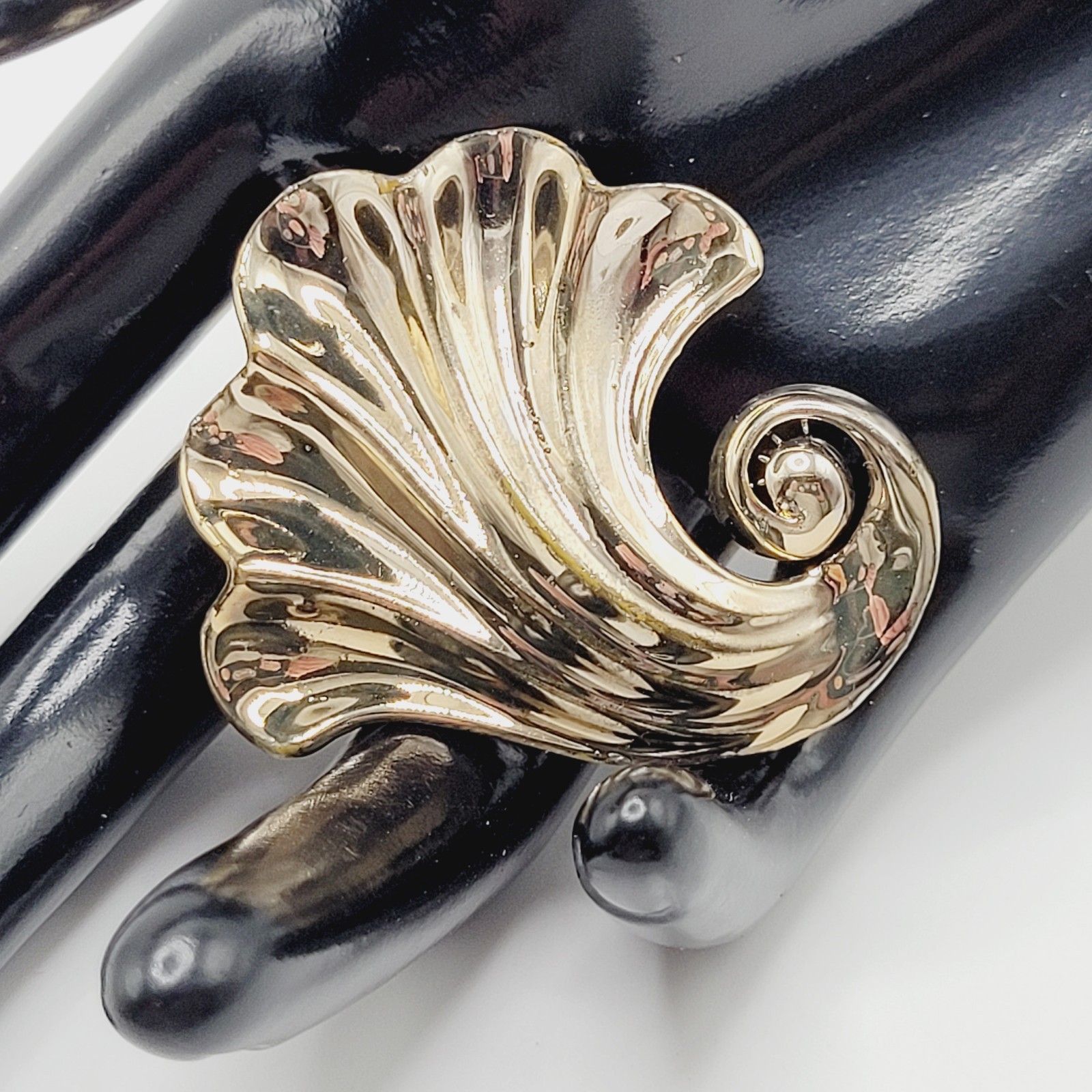 Nouveau Style Nautical Shell Swirl Wave Gold Tone Pin Retro 1940s Style Brooch