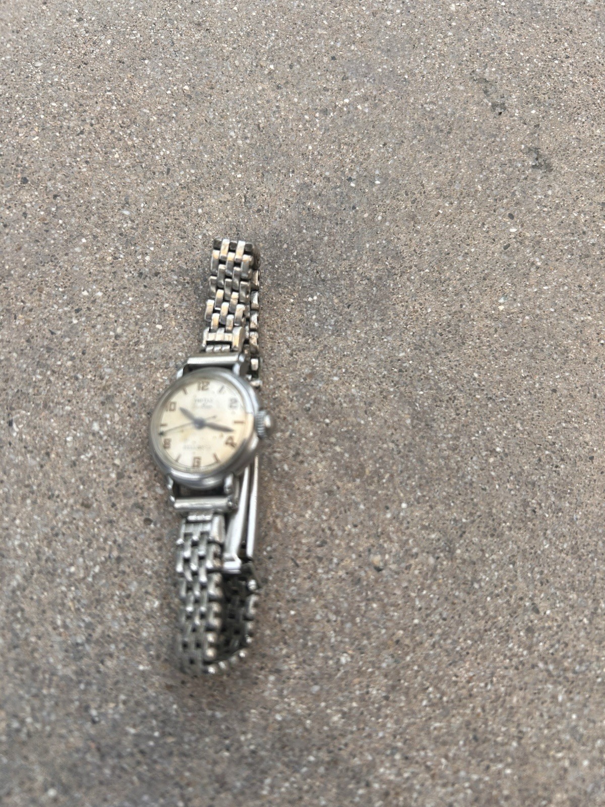 Vintage JUVENIA Ladies’ Hand-Wound Watch Working Condition Engraved By Kreisler