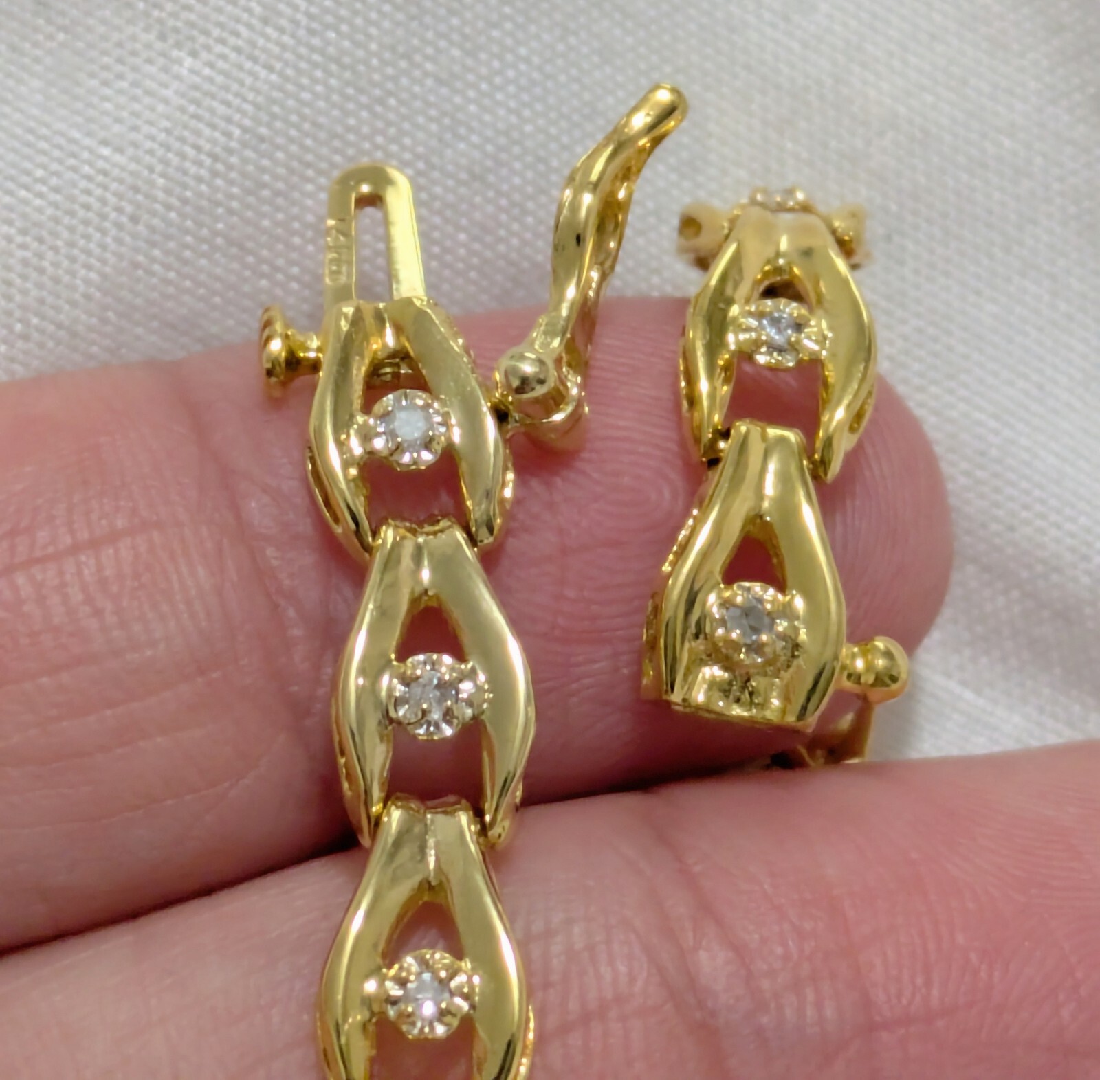ESTATE DIAMOND 14KT YELLOW GOLD TENNIS BRACELET 8.8grams