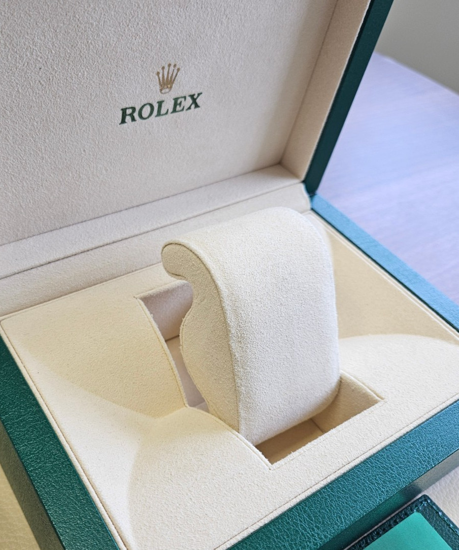 ROLEX GMT MASTER 11 WATCH BOX SET OYSTER M SUIT BRUCE WAYNE