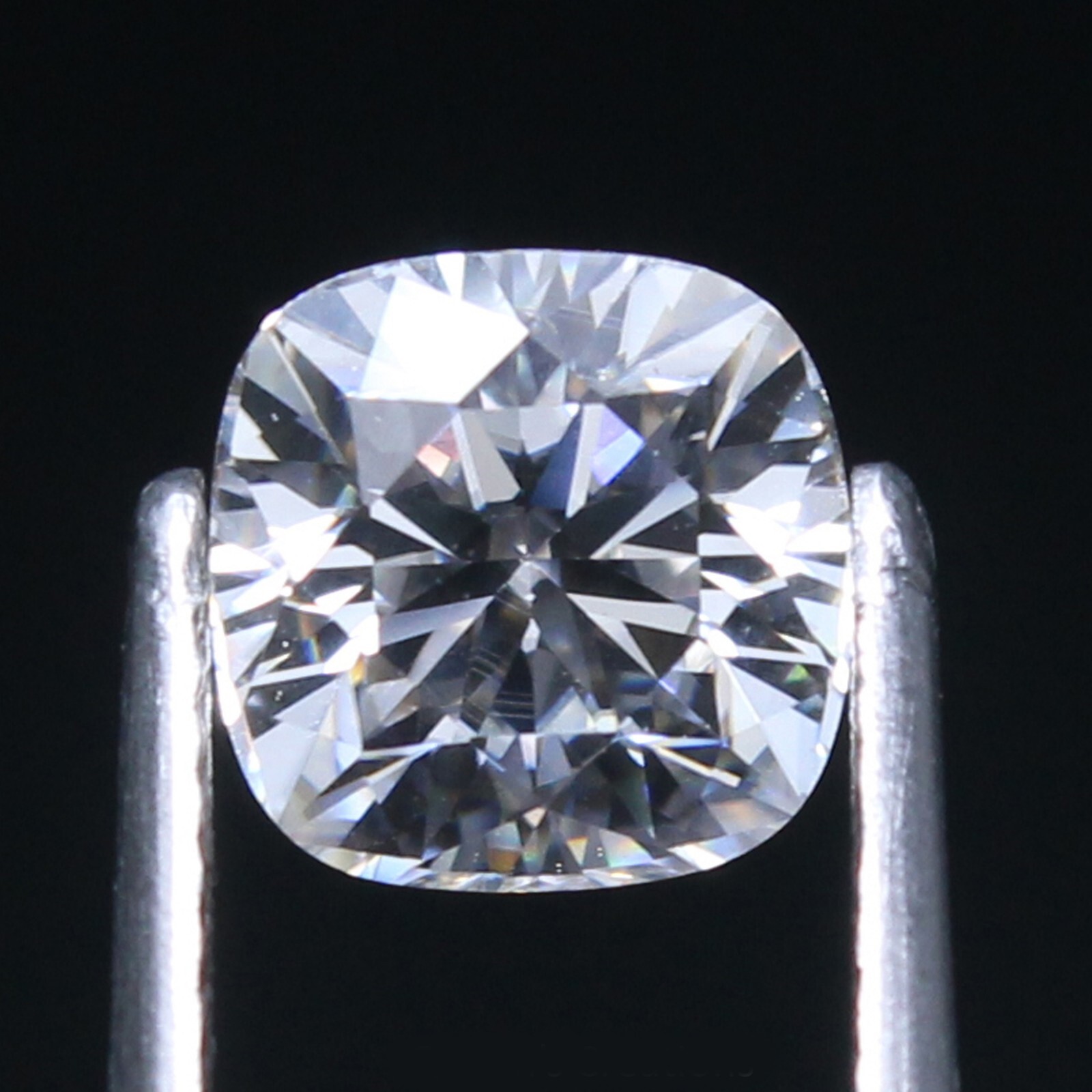 Natural DE Color VVS1 Brilliant Cut White 5×5 MM Cushion Loose Diamond