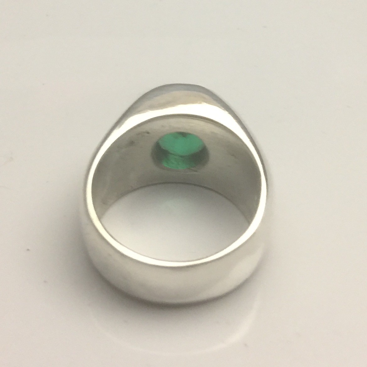 MJG STERLING SILVER RING. HEAVY. 12 x 10mm OVAL LAB EMERALD. SIZE 9.5