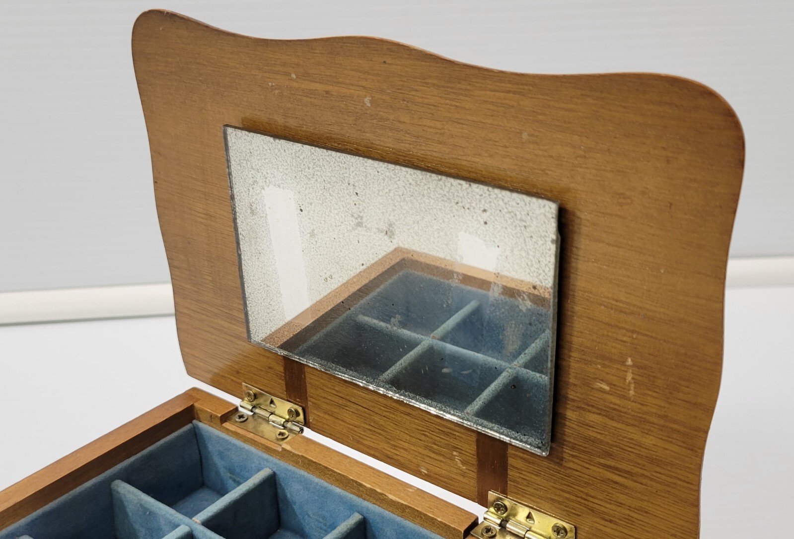 E) Vintage Mele Wooden Flip Top Jewelry Box Table Top