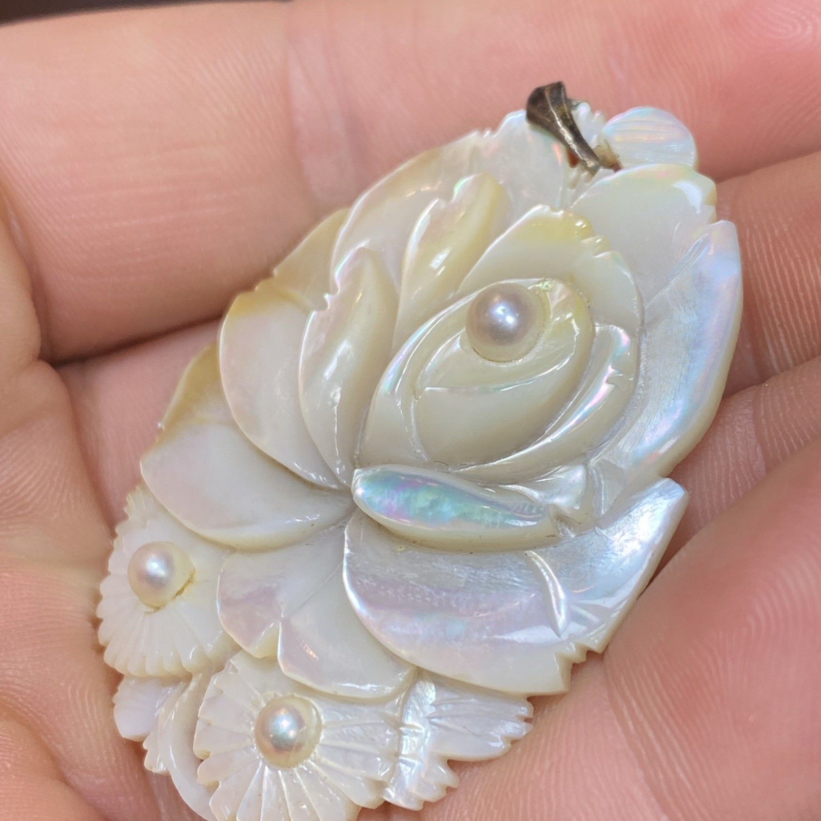 Antique Iridescent Carved MOP Shell 3 Pearls Rose Daisies Flowers Floral Pendant