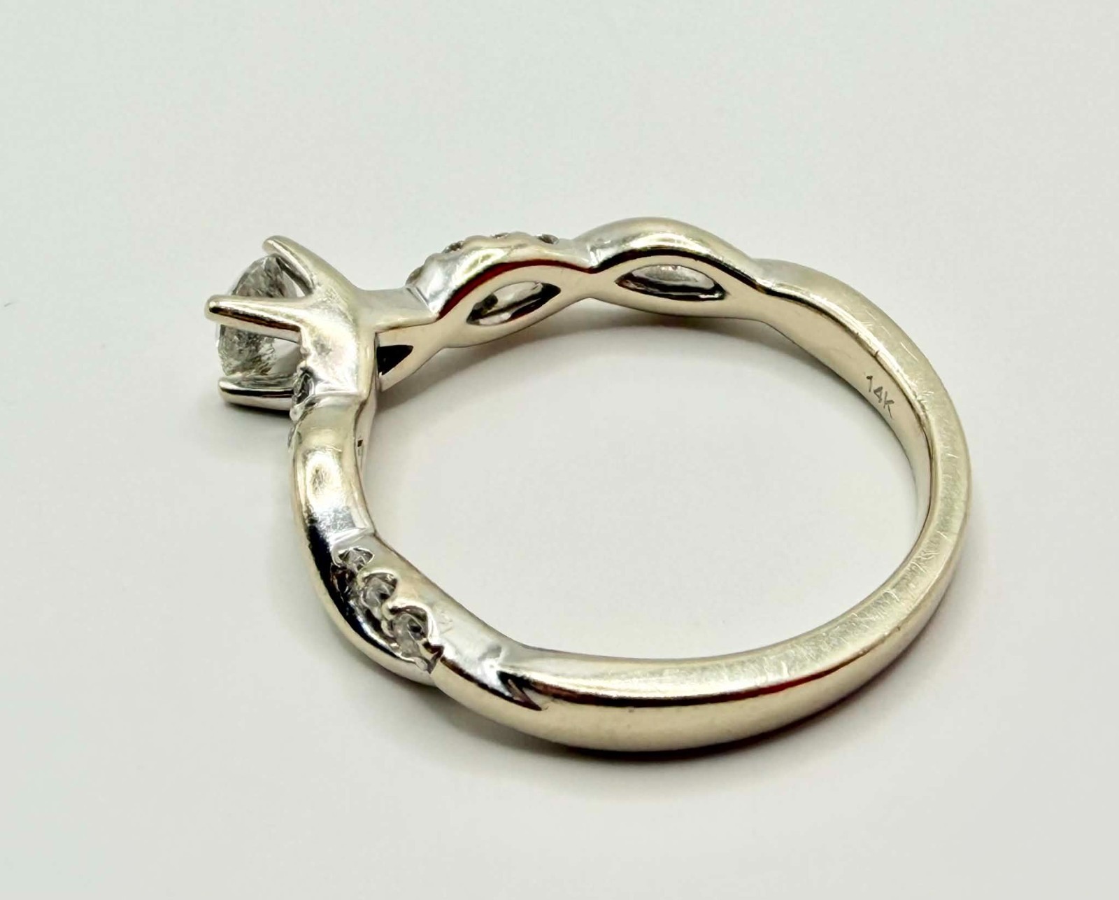 Dainty 14k White Gold Twist Band Ring Approx .25ct Main NATURAL Diamond Sz 8.25