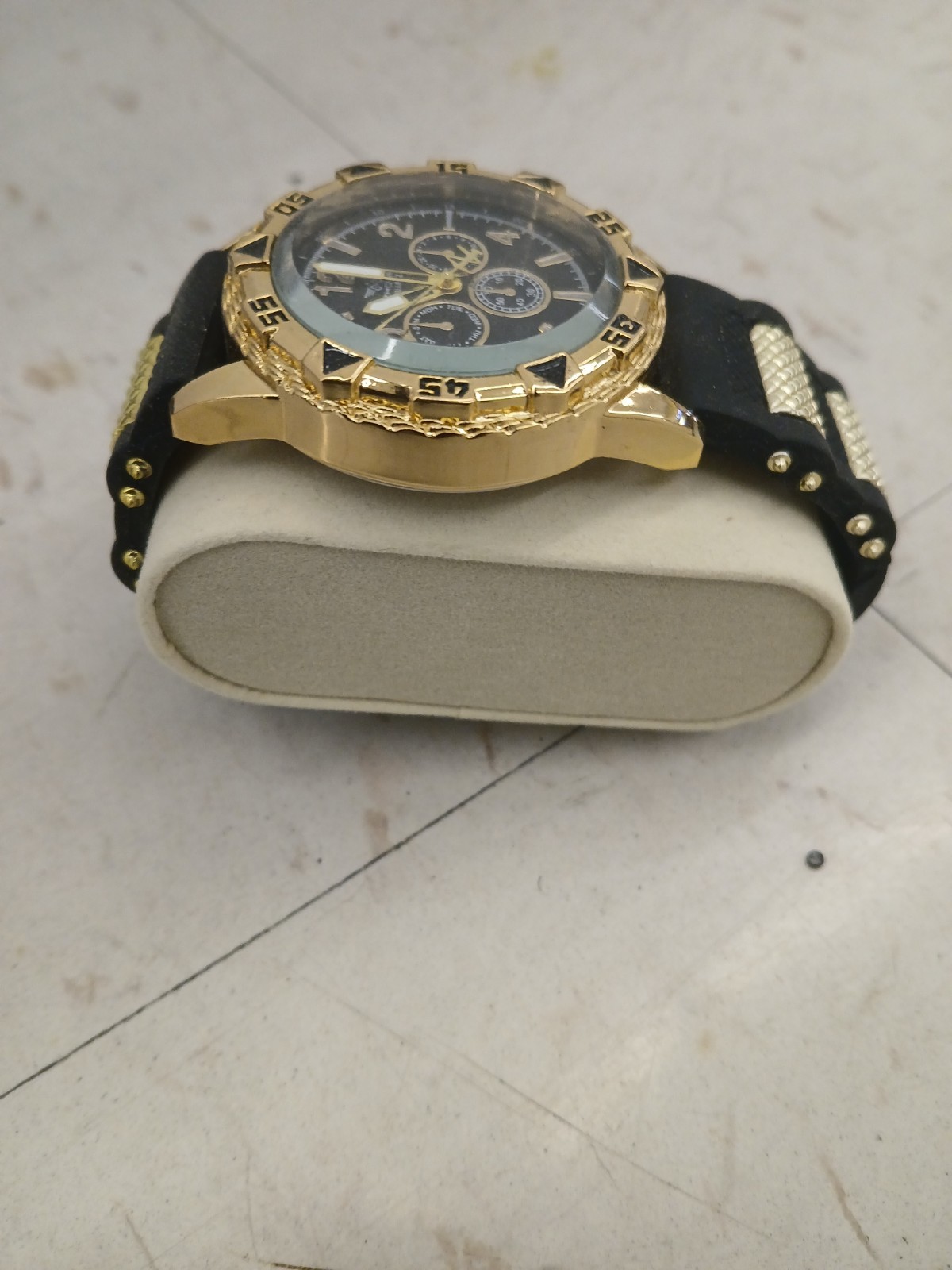Gold Tone Quartz Chronograph Analog Wristwatch Black Rubber Strap Black Dial