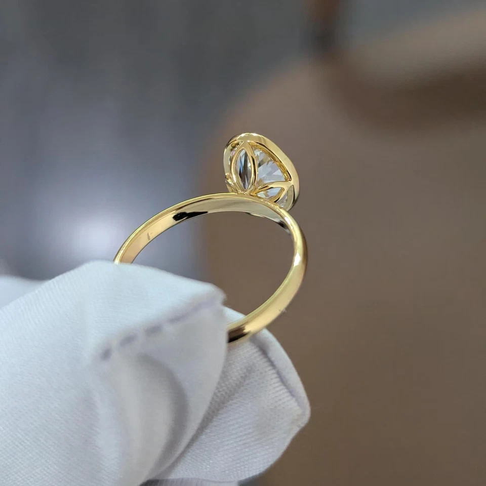 Lab Grown Oval Cut Diamond Wedding Ring 2 Carat CVD IGI E F VVS 14k Yellow Gold