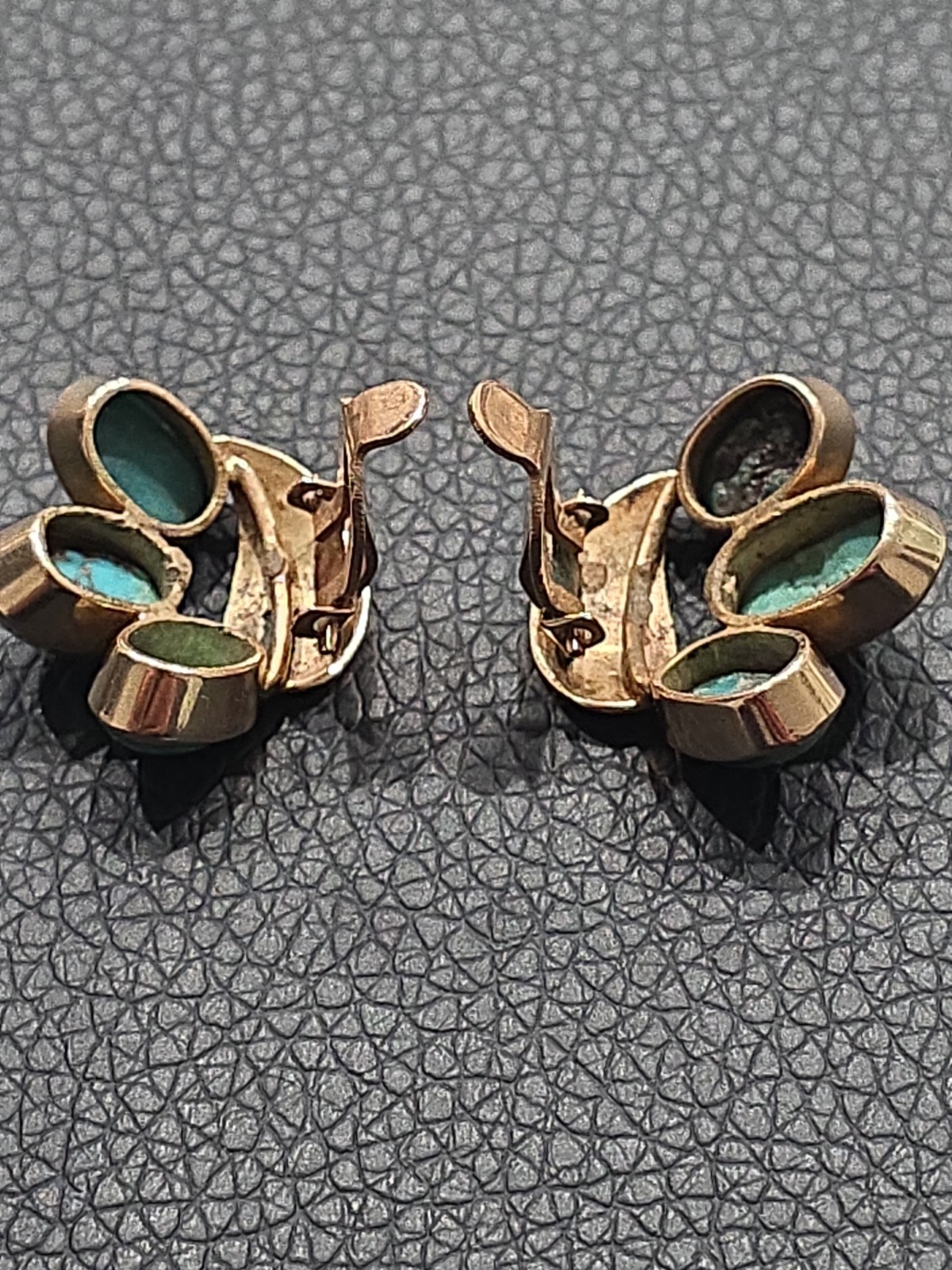 14k Yellow Gold Turquoise Cabochon Leaf Feather Wing Motif Clip-on Earrings 9.6g