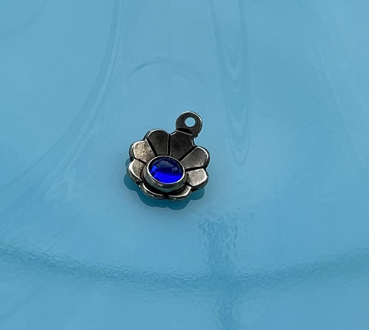 925 Sterling Silver Tiny Blue Sapphire Shell Shaped Charm September Birth .5g