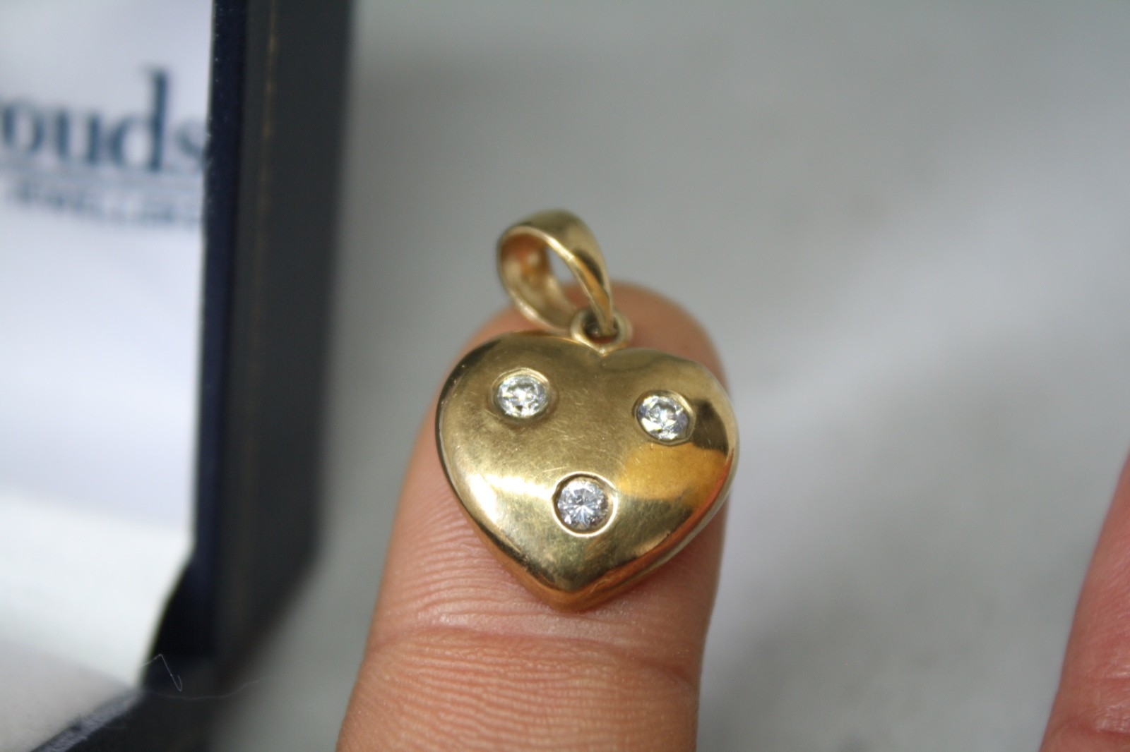 100% Genuine 9k Solid Yellow Gold 0.33CT Clear Quartz Stones Love Heart Pendant