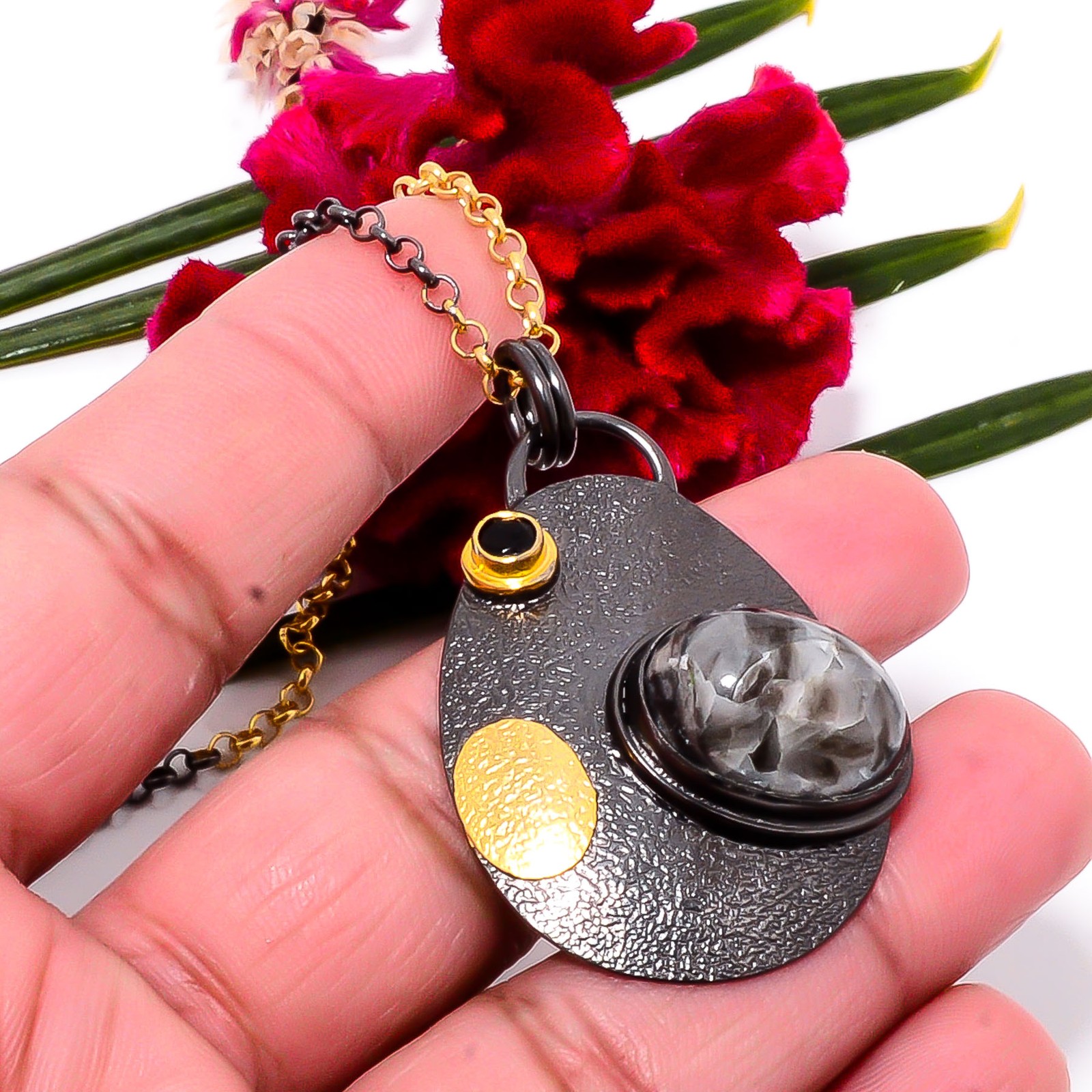 Prehnite, Black Onyx Gold Rhodium 925 Sterling Silver Chain Pendant 18-22″ Sku49