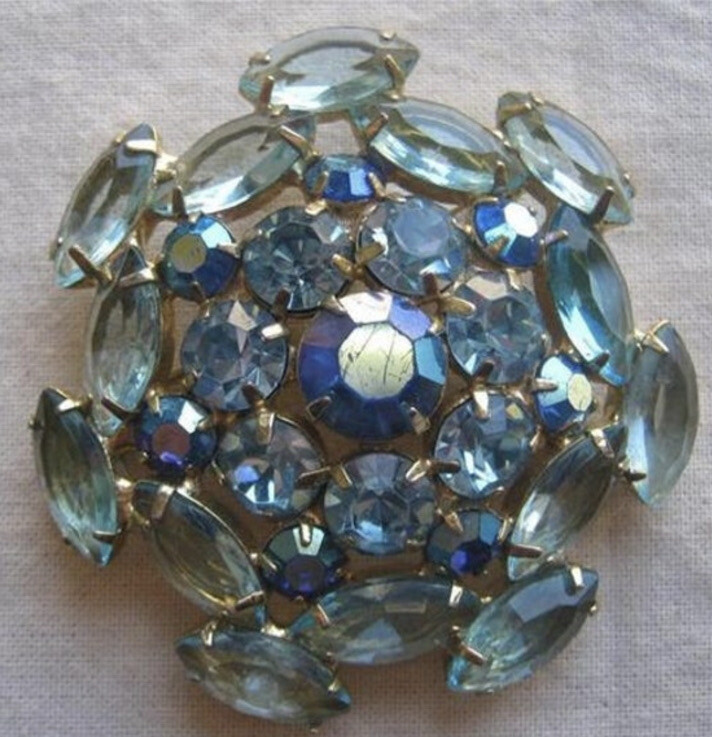 Vintage Austrian Brooch Madmen 50’s pin brooch 2 &1/8 Diameter Made In Austria
