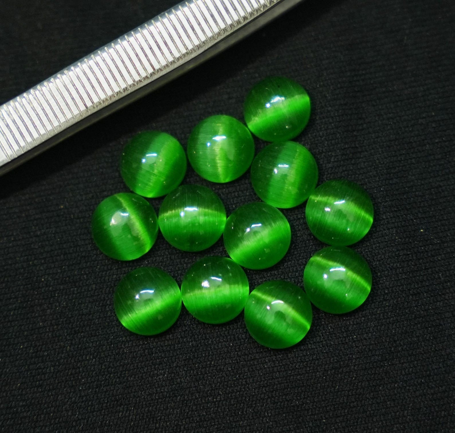 Green Monalisa Round Cabochon 6mm to 25mm Natural Loose Wholesale Gemstone
