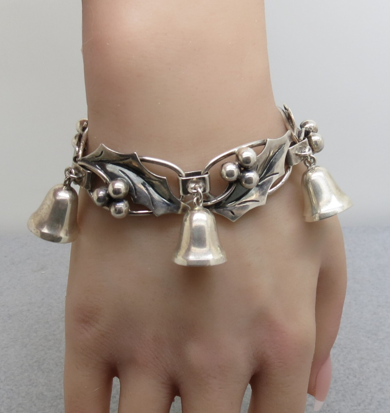 Damaso Gallegos Sterling Silver Bracelet Jingle Bells Holly 45 Grams 7″ Taxco