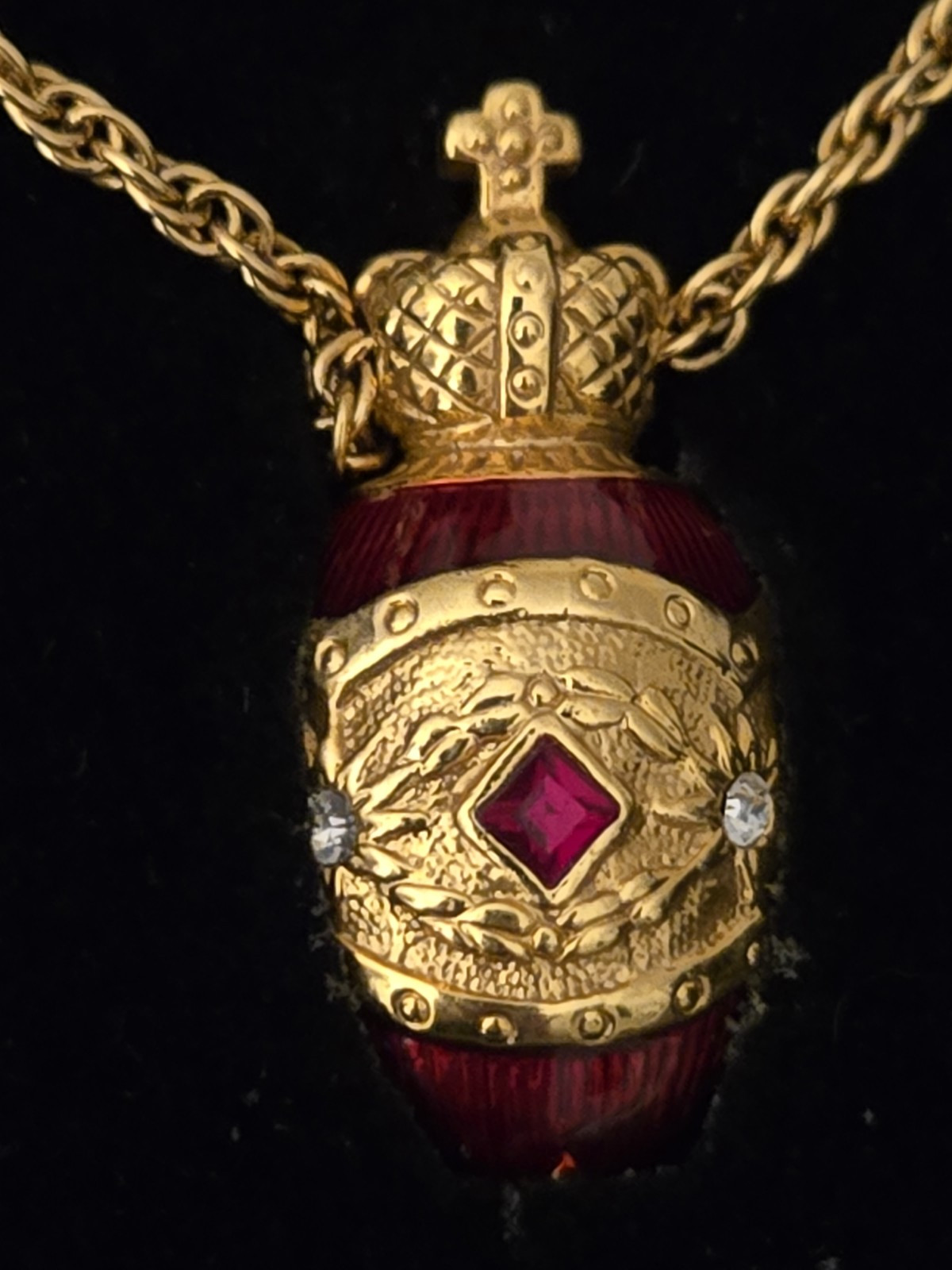 Beautiful Joan Rivers Red/Burgundy enamel egg Pedant With Chain. NIB