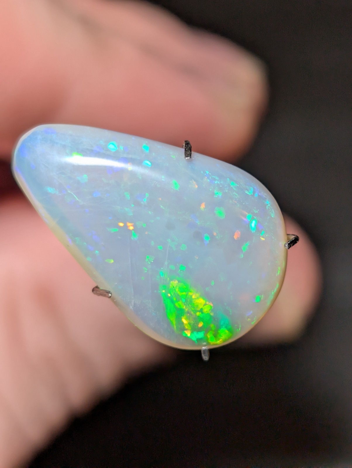 7.8 ct GEM CRYSTAL OPAL from the LAMBINA Field – 20.3×12.8×5.7mm – Australia