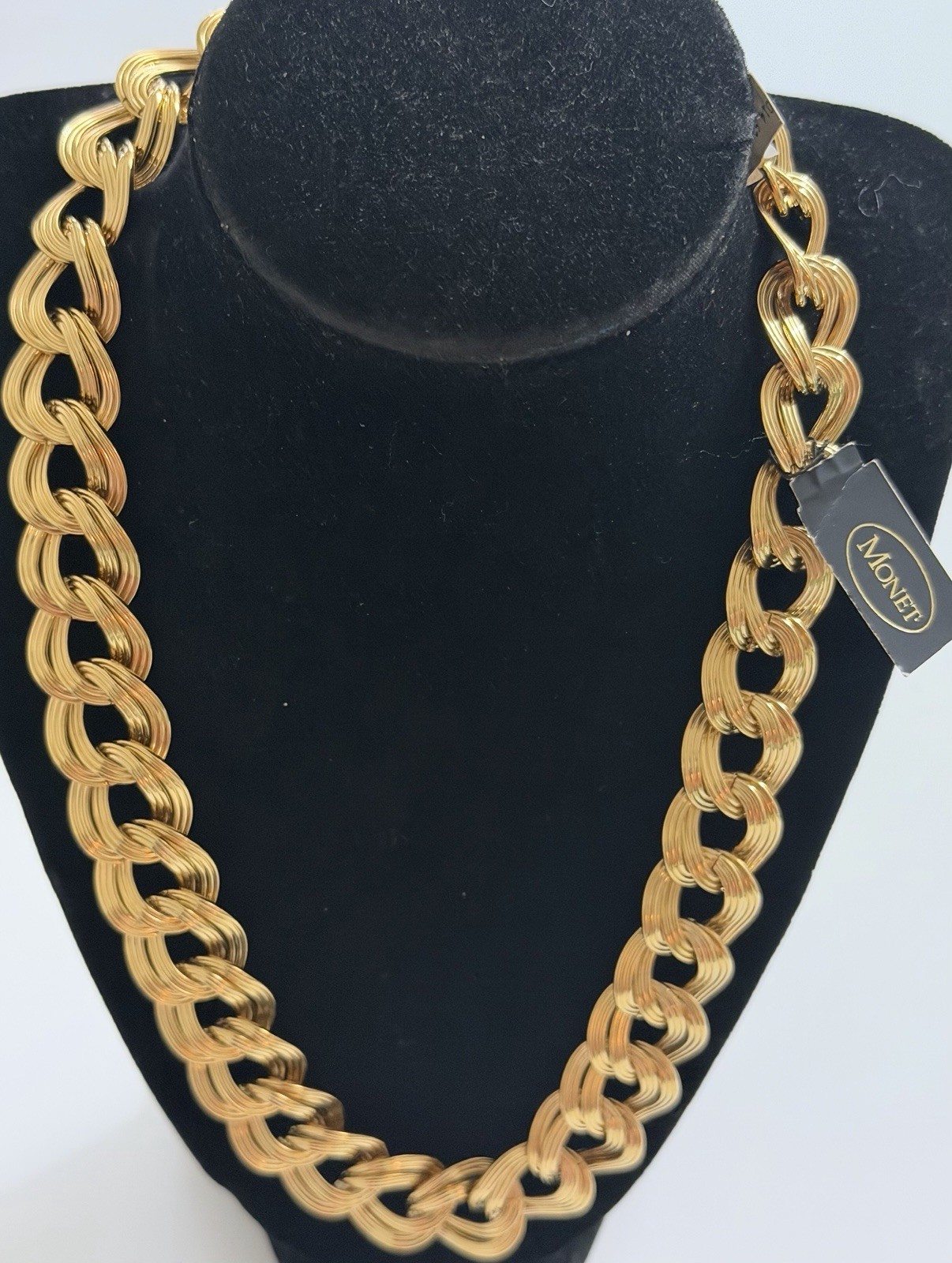 Monet Chunky Gold tone Necklace With Hook Closure . Bright Gold Tone￼
