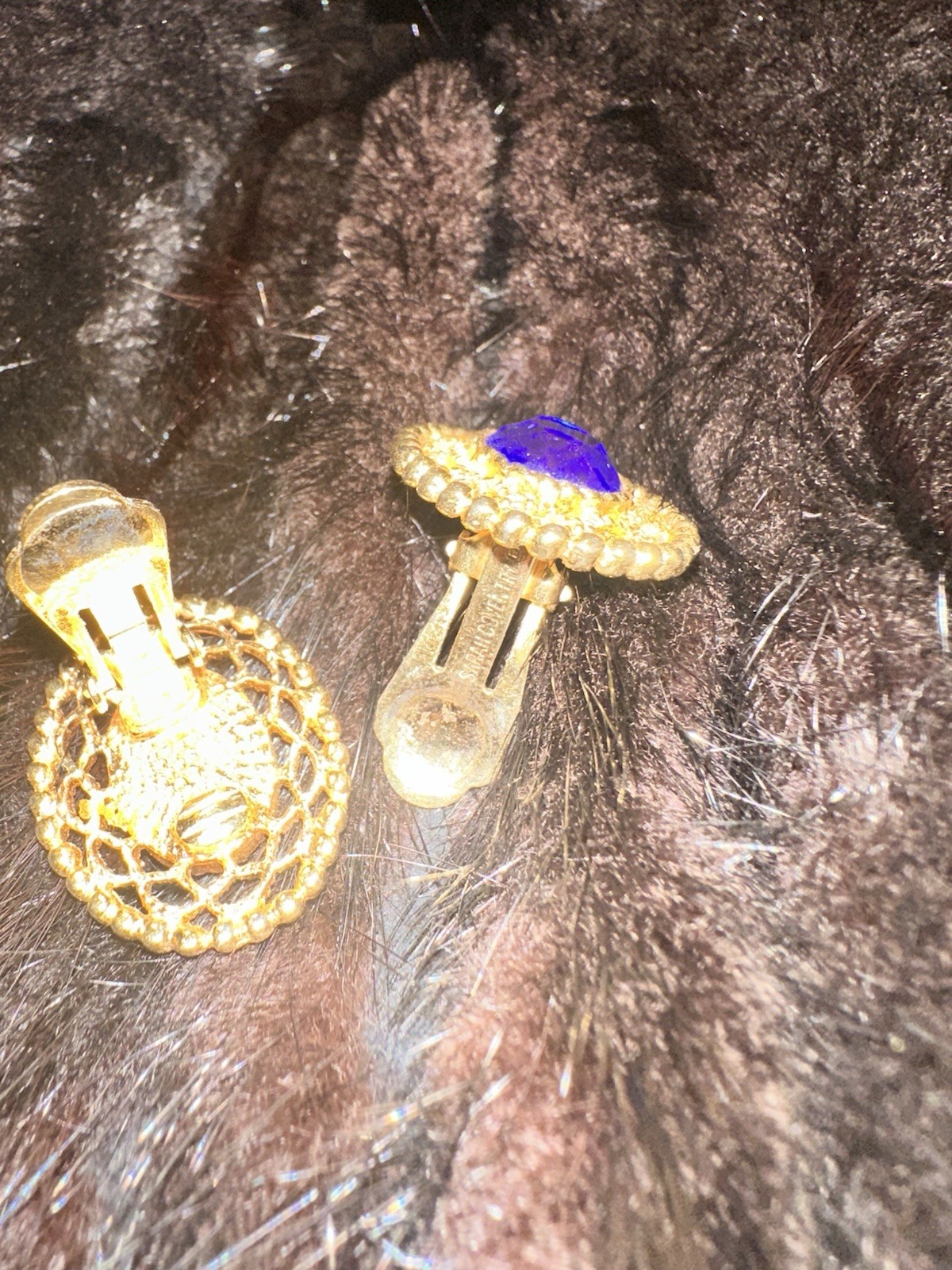 Sarah Coventry Signed Gold Tone Oval Blue Crystal Bezel Clip-On Earrings
