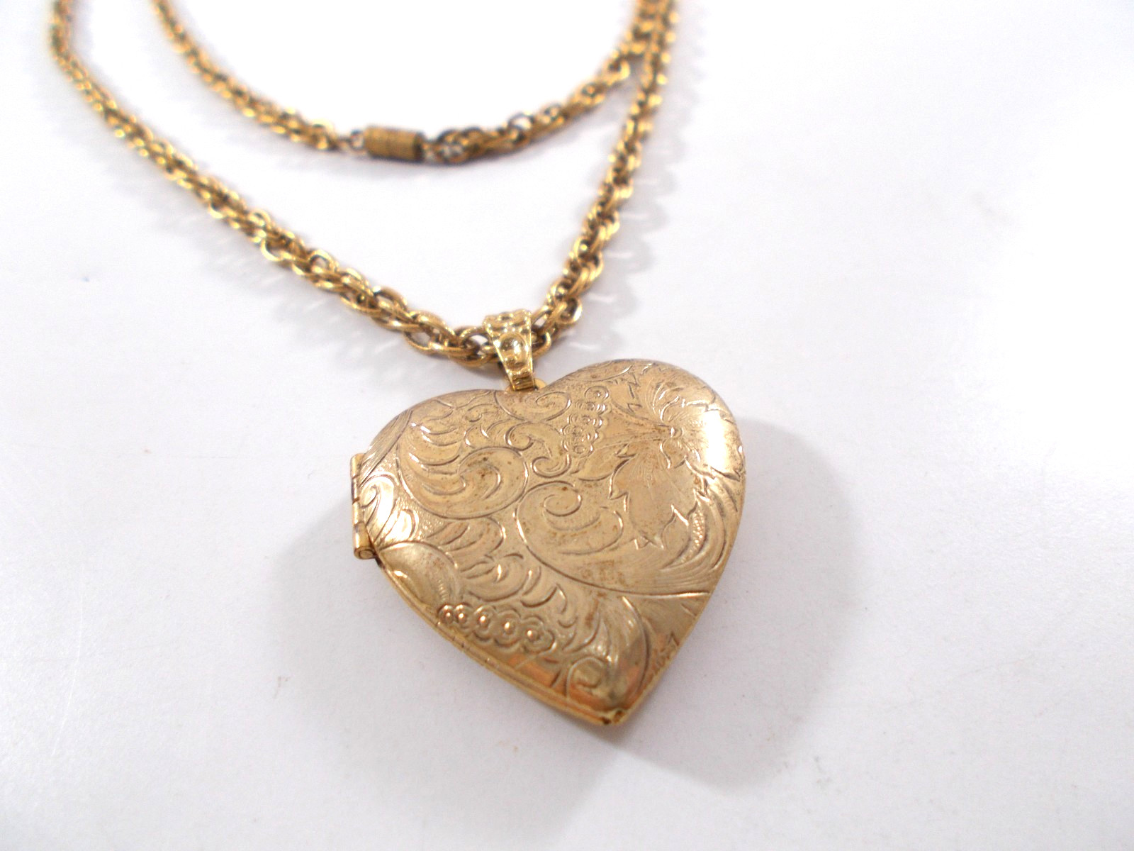 1928 Jewelry Company Gold Tone Heart Photo Locket Pendant Necklace Free Shipping
