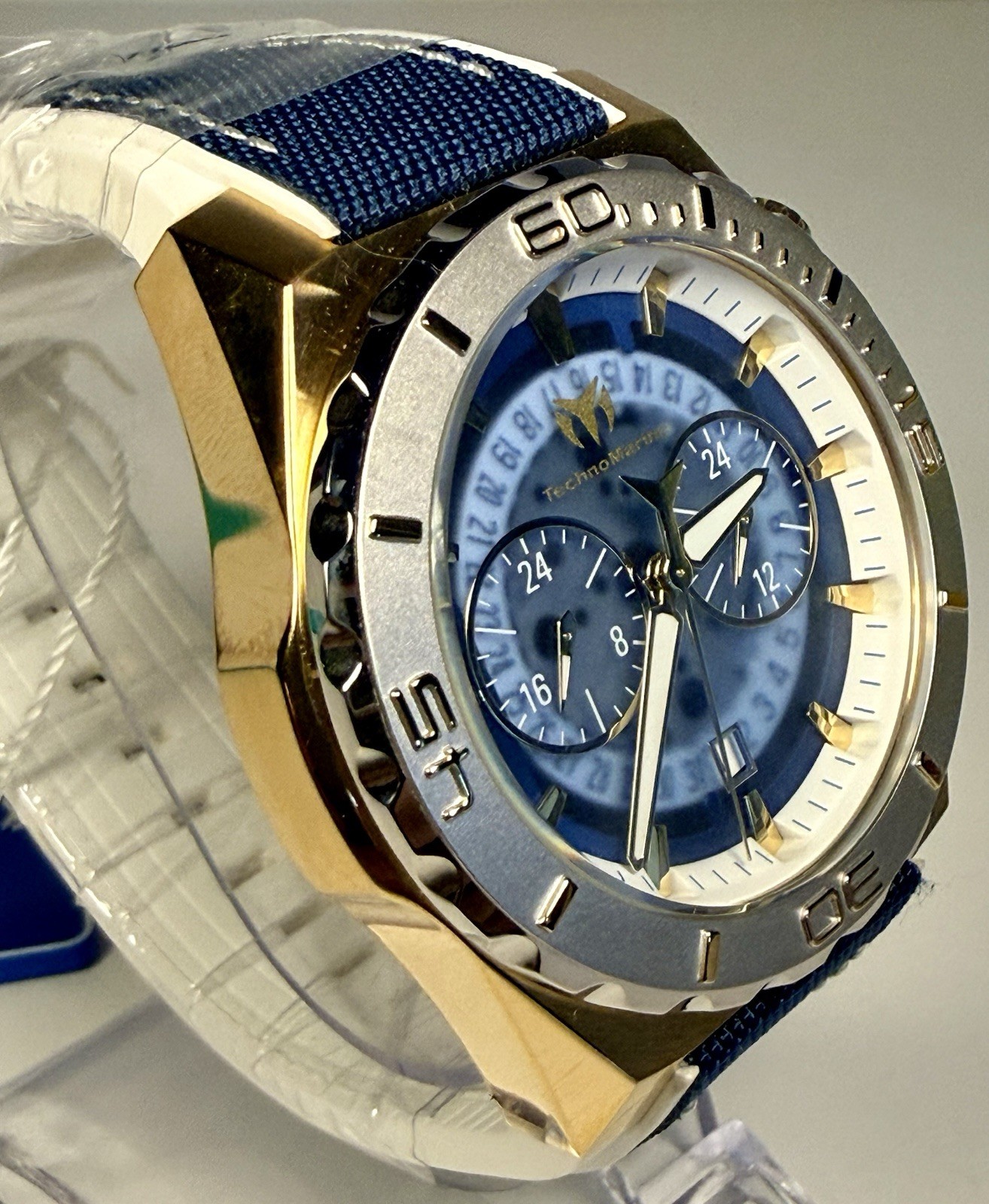 TechnoMarine Reef Shark Swiss Ronda Z50 Mens Watch 48mm, White/Blue ZG-TM-519007