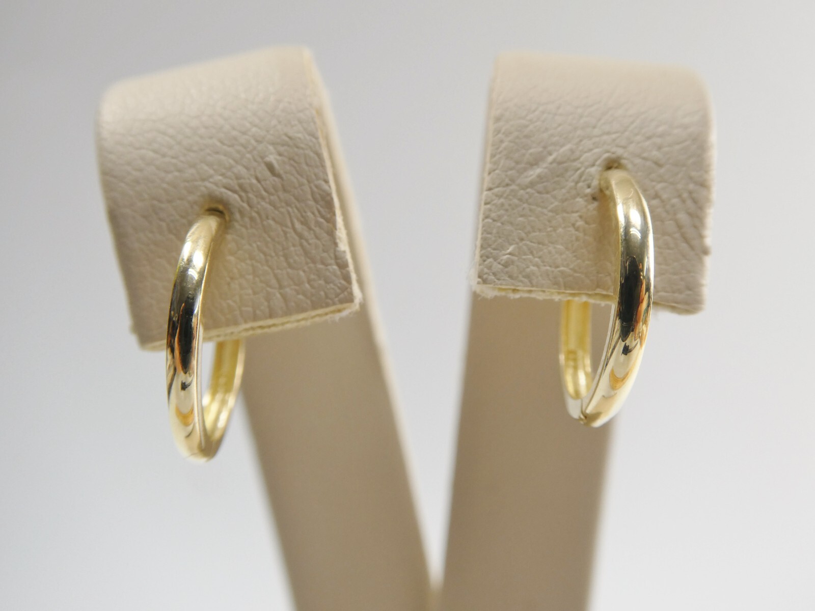 REAL 10K SOLID YELLOW GOLD 13.4MM PLAIN HUGGIE HOOP EARRING