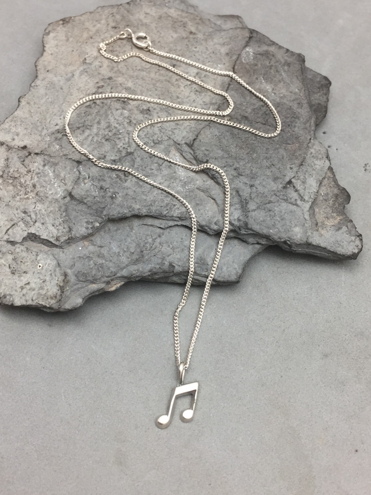 Sterling Silver Music Note Pendant Dainty 18″ Box Chain Musician 3.3 Gram