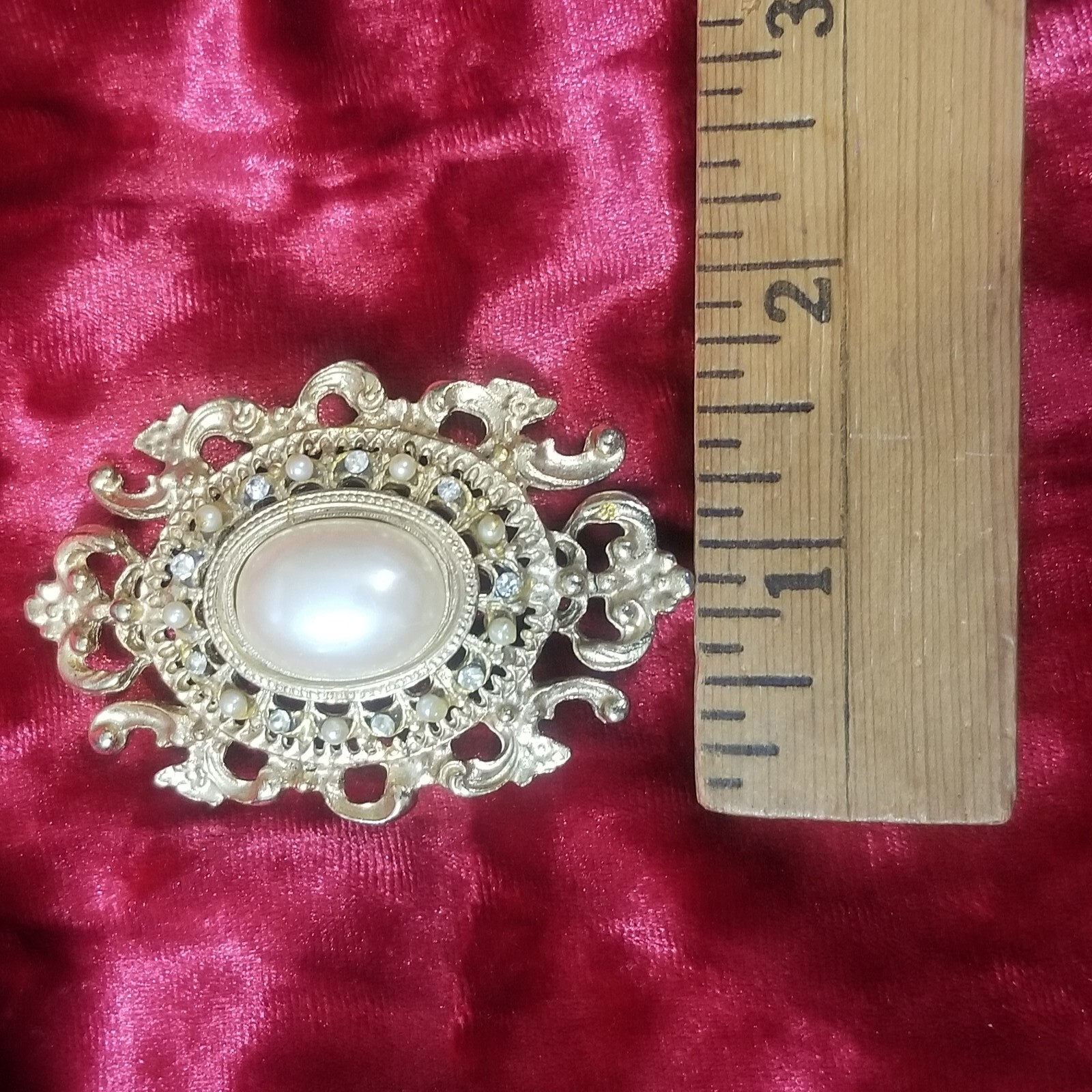 Richelieu 2 Brooch Pins 1 Large Oval & 1 Bar Pin Faux Pearls Gold Tone Vintage