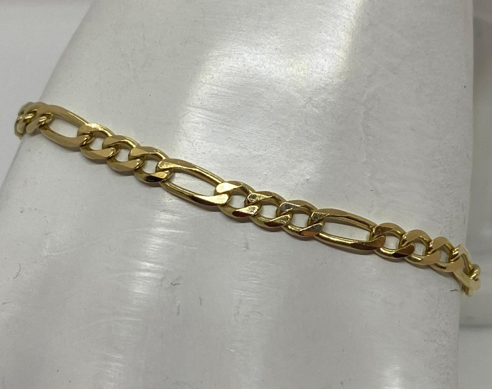 14k Yellow Gold Figaro Chain Bracelet 7.5 Inch 4mm B04
