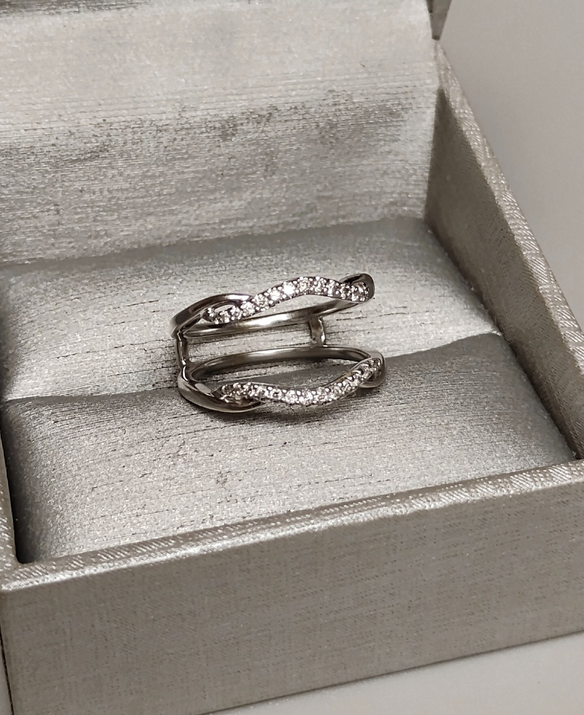 14K White Gold Diamond Enhancer Ring Guard Band… Size 7… 3.85 Grams