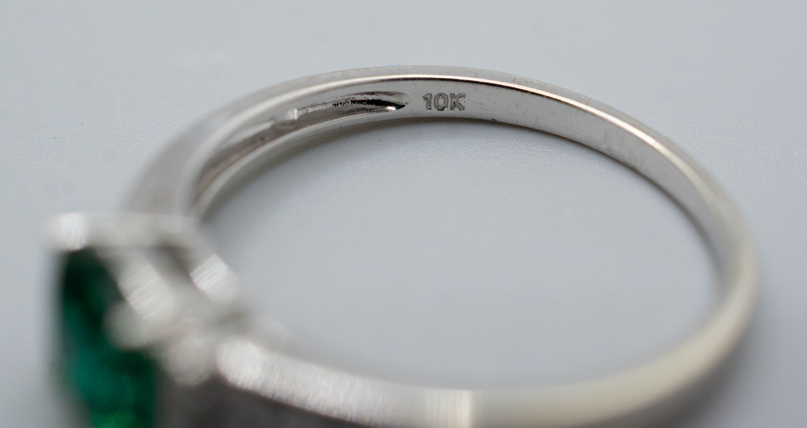 (MA4) 10K White Gold Stone & Diamond Ring .10 ctw 2.4 Grams Size 8.75