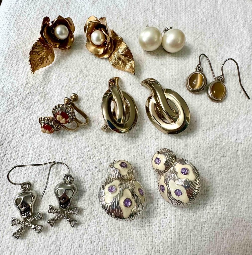 Vntg 31 Pieces Mixed Lot Wearable/Art Jewelry Brooches Earrings Etc Collection C