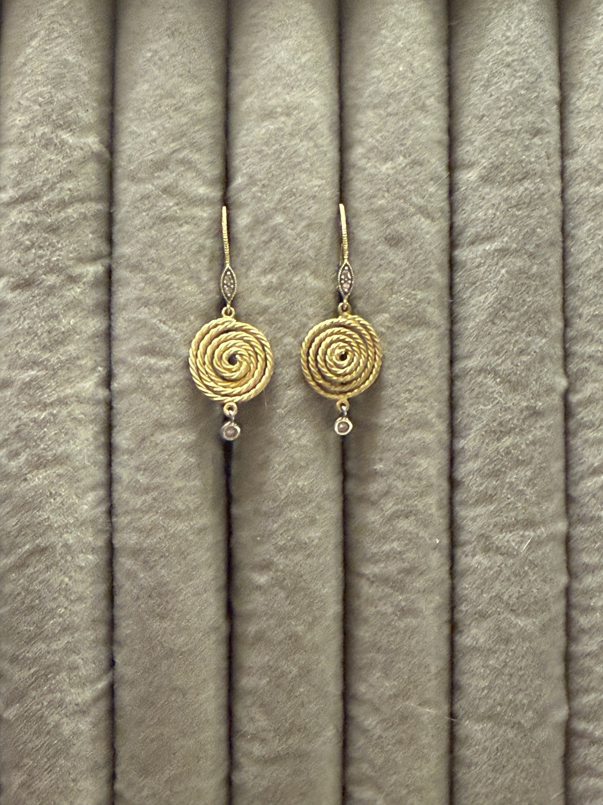 Vintage 14K Imperial Gold/Affinity Diamond Earrings About 1inch Drop 2.1 Grams