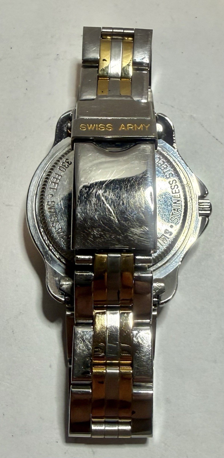 VINTAGE QUARTZ WOMENS AUTHENTIC SWISS ARMY DATE WRISTWATCH FRESH BATTERY