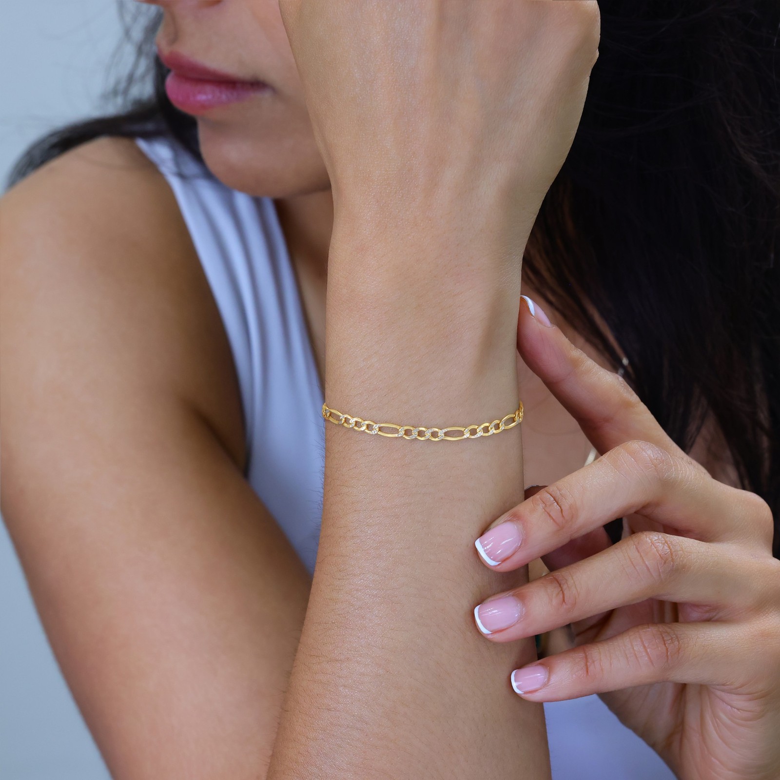 10K Yellow Gold 3.5mm Womens Diamond Cut White Pave Figaro Chain Bracelet 7″