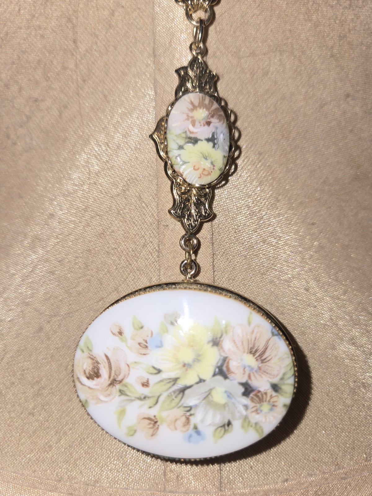 Vintage 1975 Avon French Flowers Solid Perfume Locket Necklace Gold Tone Pendant