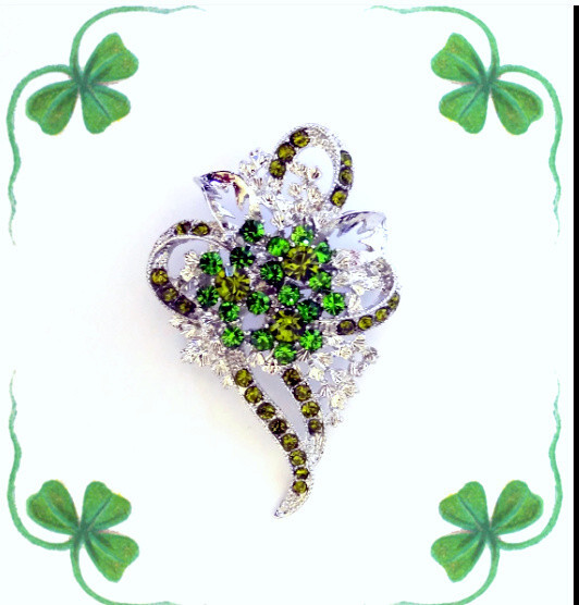 GREEN CRYSTAL SHAMROCK 3 LEAF CLOVER LUCKY IRISH BROOCH PIN~ST PATRICKS DAY GIFT