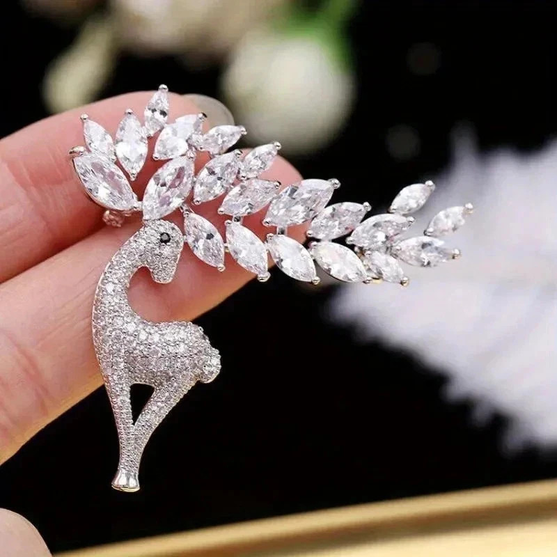 Luxury Gold Reindeer Brooch Pin–Crystal Rhinestone Christmas Jewelry Gift Women