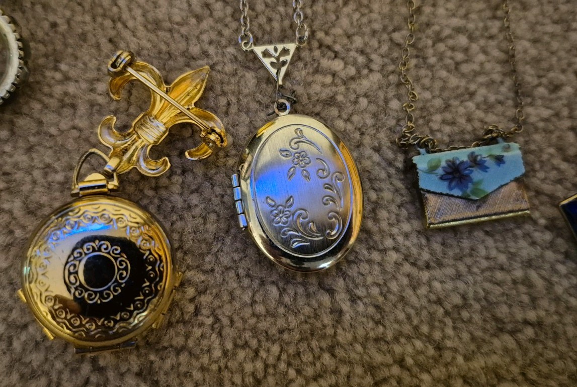 Mixed Jewelry Lot Mixed Variety Wearable Products Necklaces Bracelets Locket Etc