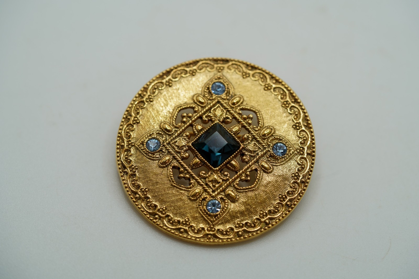 Vintage 1928 Blue Stone Gold Tone Brooch 3.6cm JB50