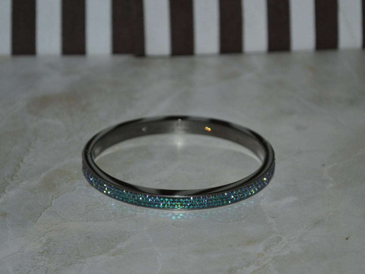 Henri Bendel Iridescent Rocks Skinny Bangle – Size Petite