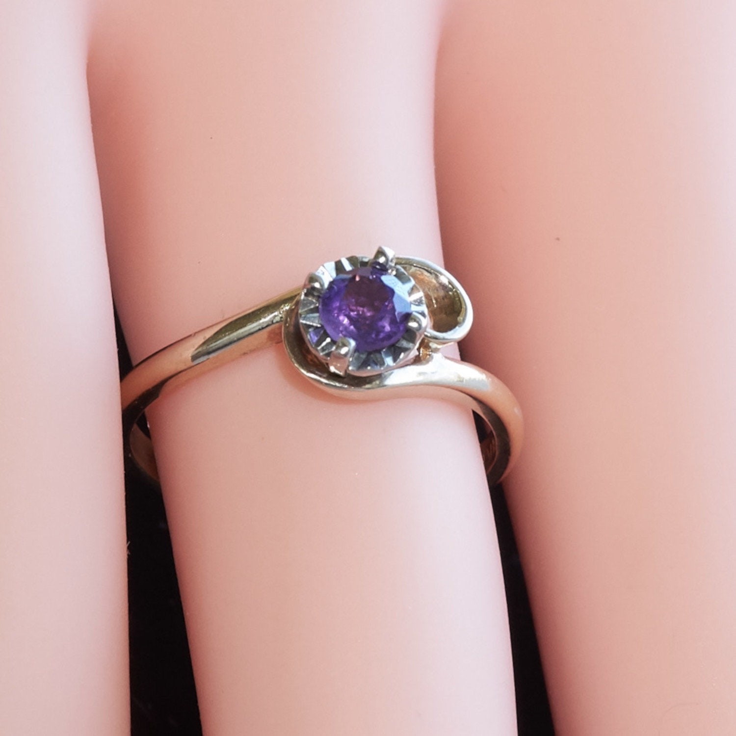 14K Solid Gold Loop Amethyst Ring, Natural 0.2 Carat Purple Gemstone, Size 5.75