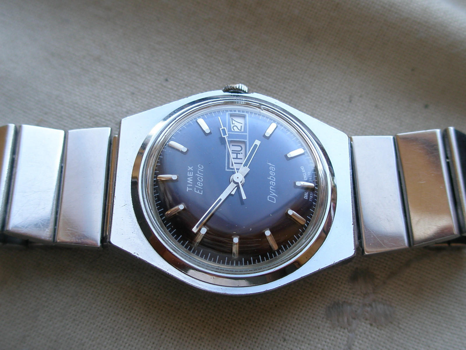 LARGE VINTAGE 1968 TIMEX ELECTRIC DYNABEAT, CHROME/SS, NEEDS HELP.