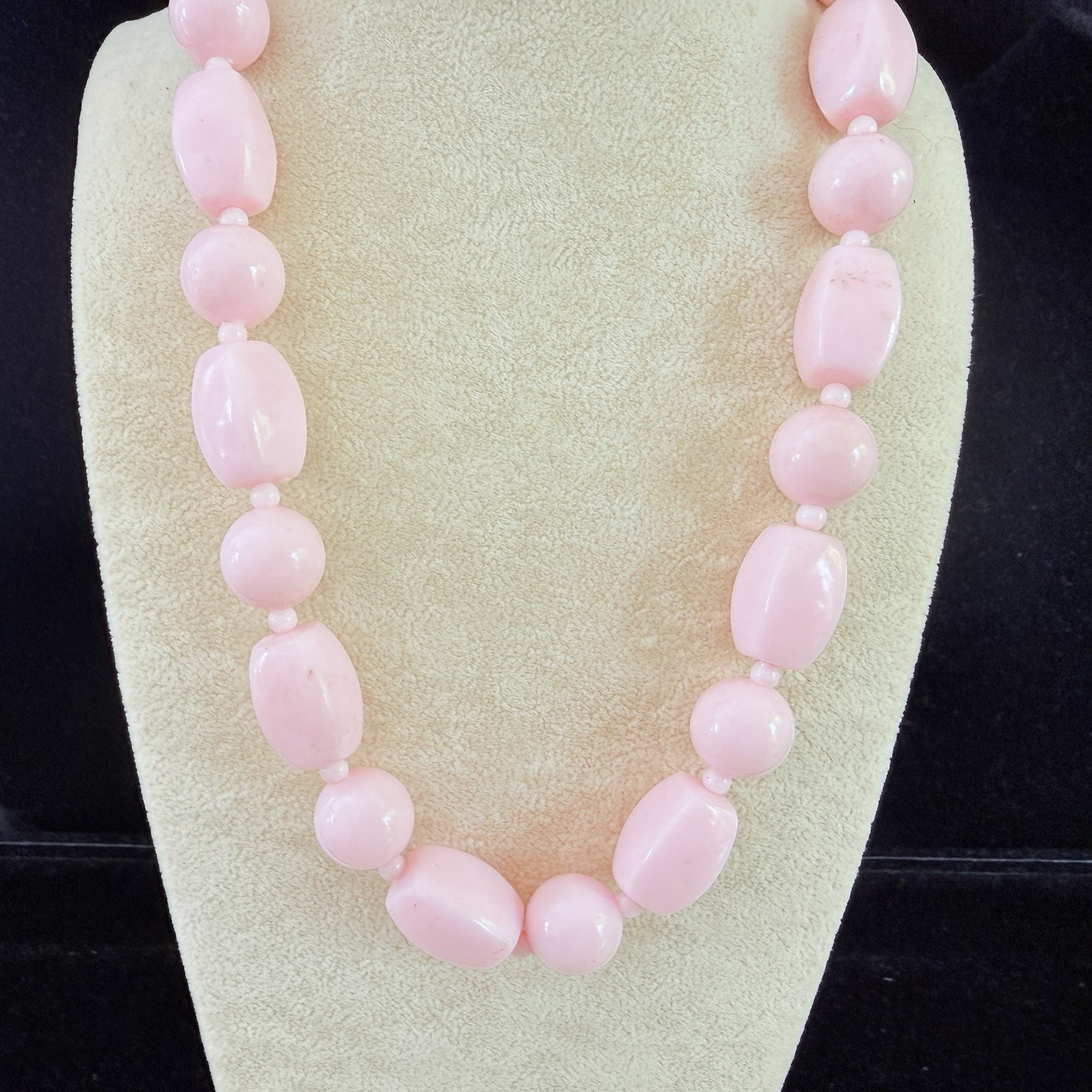 VTG. NOS HONG KONG PINK GENUINE LUCITE HAND KNOTTED BEADED NECKLACE-18″ (182)