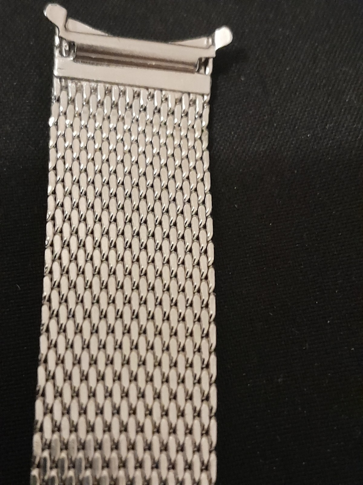Bulova Stainless Steel mesh bracelet 15.5cm L x 18mm lugs very nice condition