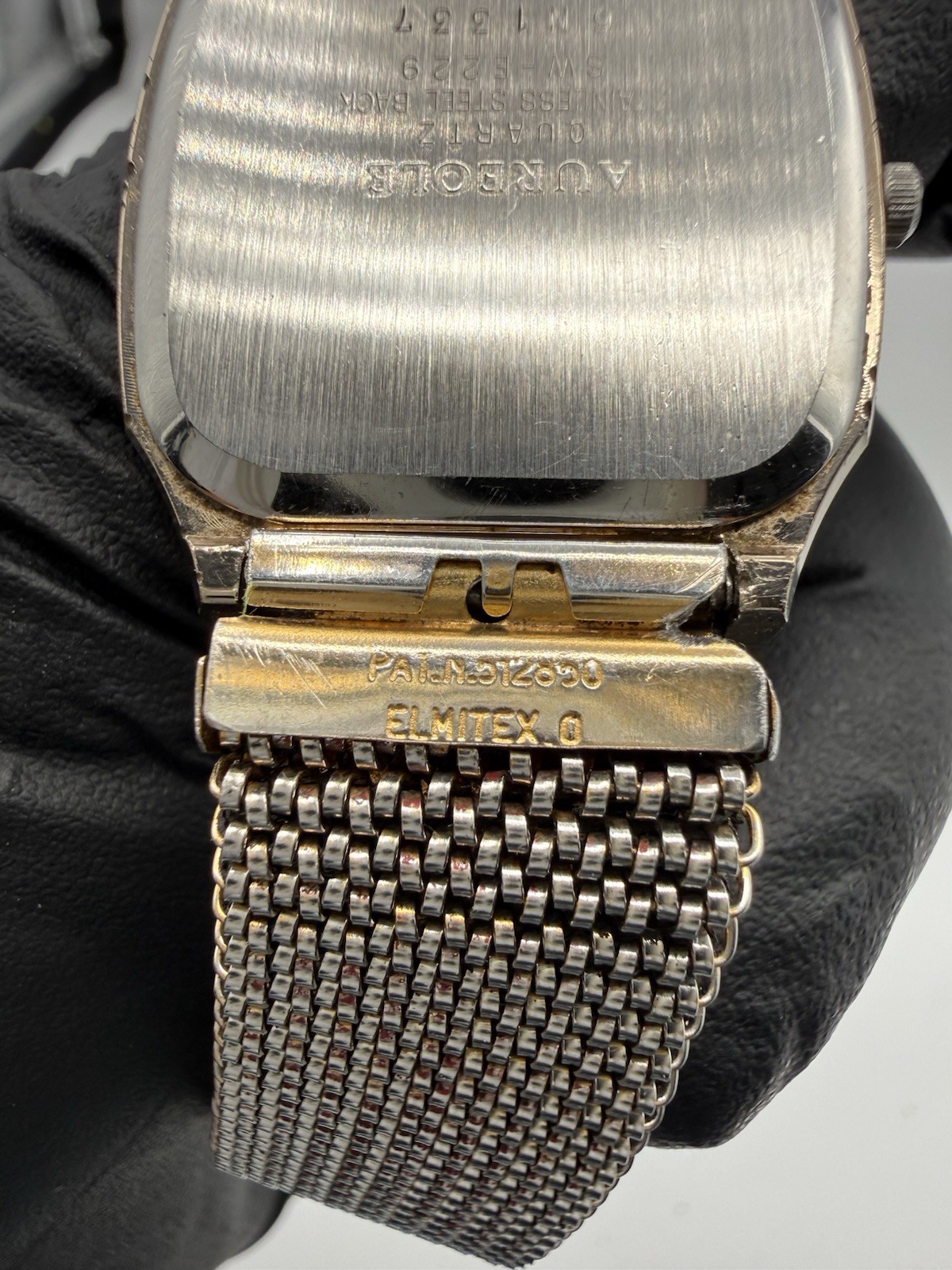 Aureole Quartz Gold Dial Wristwatch