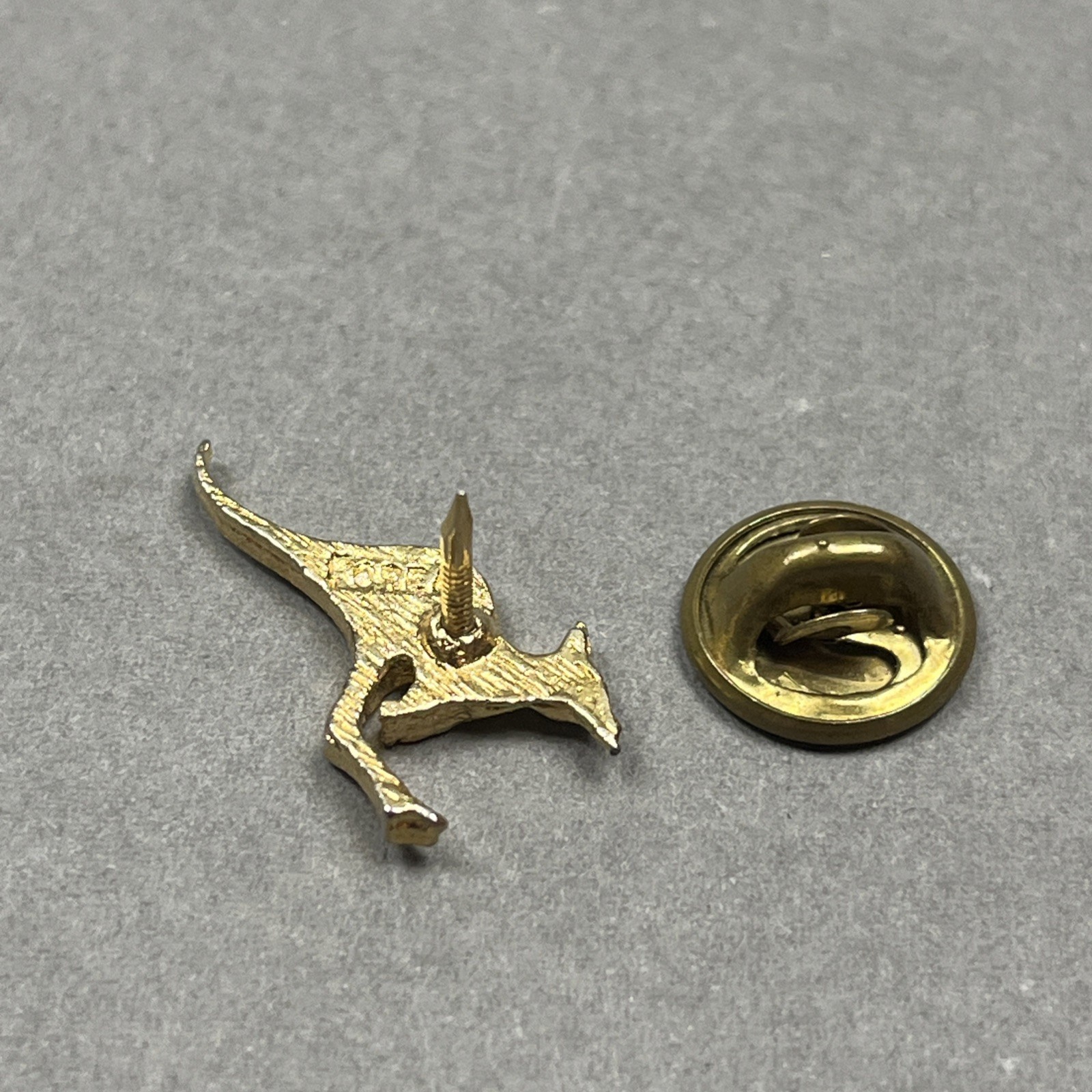 Vtg Gold Tone Kangaroo Lapel Hat Bag Jacket Pin Signed Korea