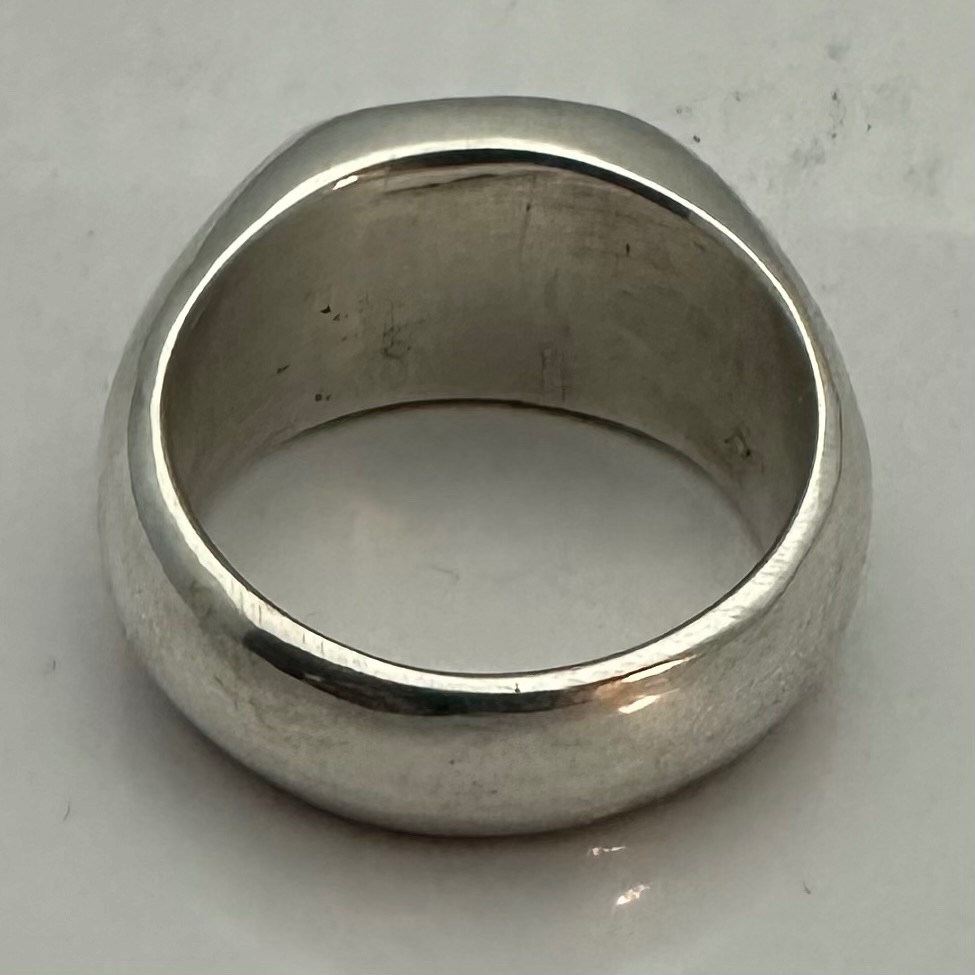 MJG STERLING SILVER MEN’S RING. 14 x 10mm OVAL GENUINE JADE. SZ 10. 18 GRAMS